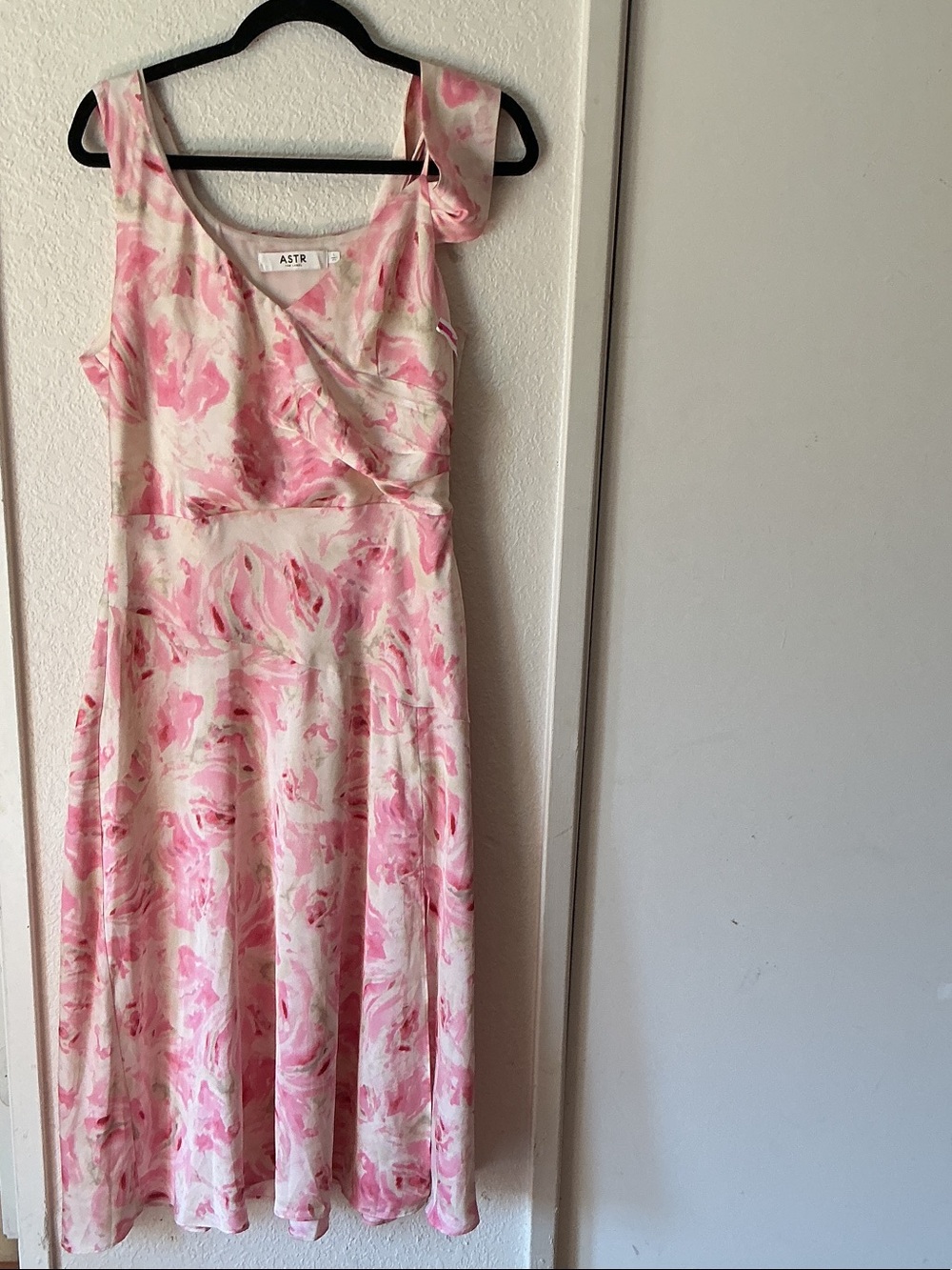 ASTR Pink & Cream Marble-Print Sleeveless Midi Dress